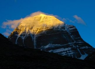 Chiêm bái núi Kailash linh thiêng nổi tiếng trong tour du lịch Tây Tạng Chiêm bái núi Kailash linh thiêng nổi tiếng trong tour du lịch Tây Tạng
